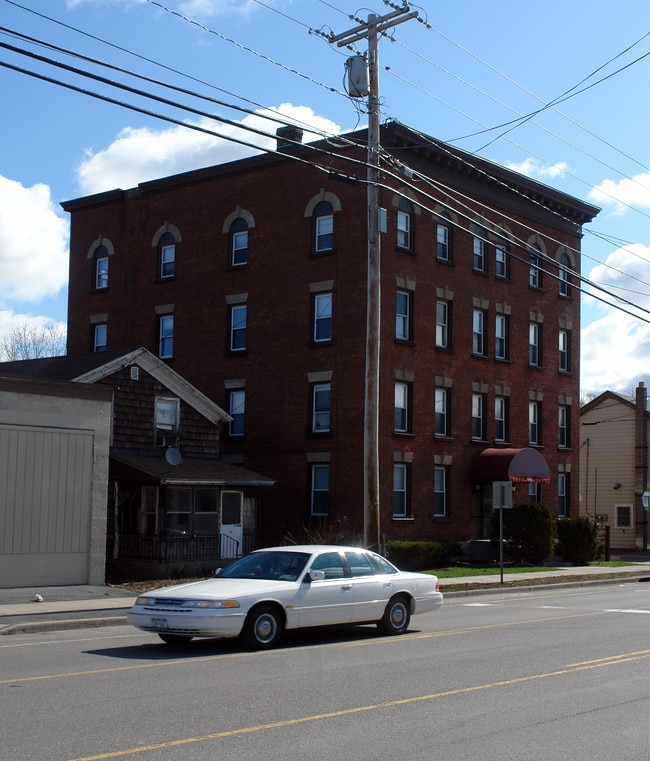550 Coffeen St in Watertown, NY - Foto de edificio - Building Photo
