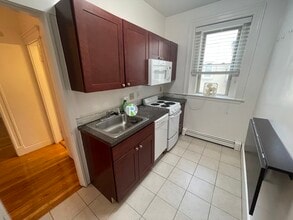 1677 Commonwealth Ave in Boston, MA - Building Photo - Building Photo