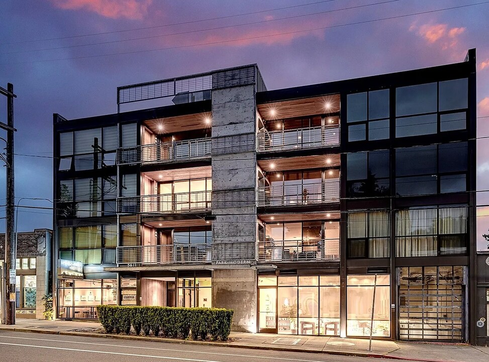 5611 University Way NE in Seattle, WA - Building Photo
