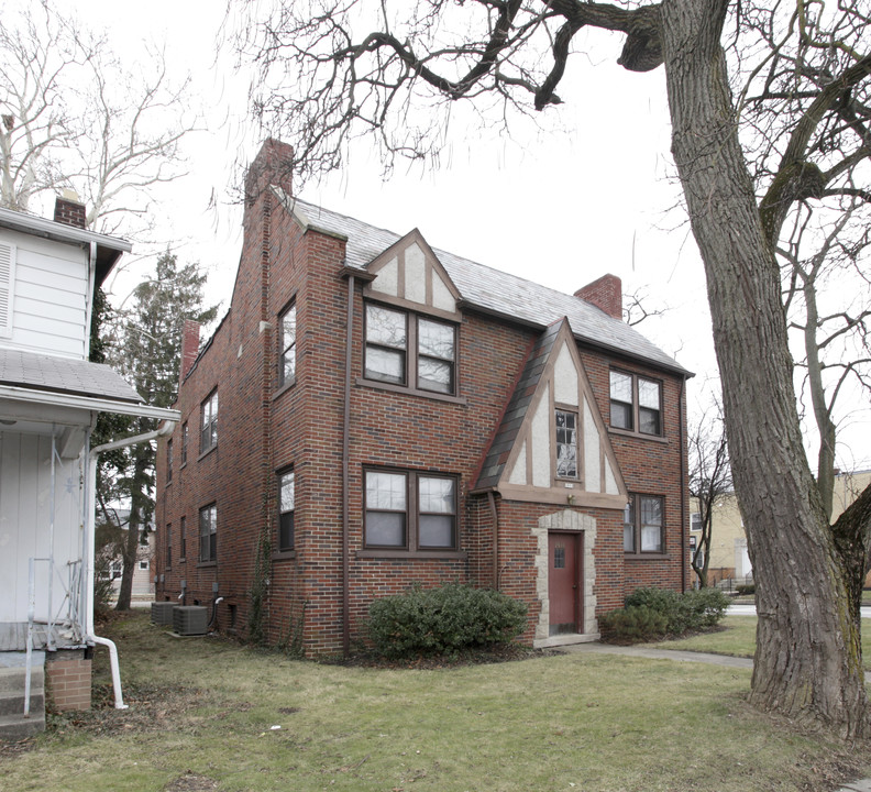 2984 Indianola Ave in Columbus, OH - Foto de edificio
