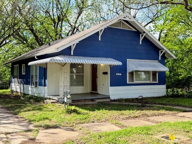 property at 818 N Madison Ave