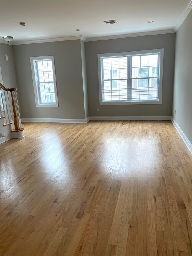 734 County Ave in Secaucus, NJ - Building Photo - Building Photo