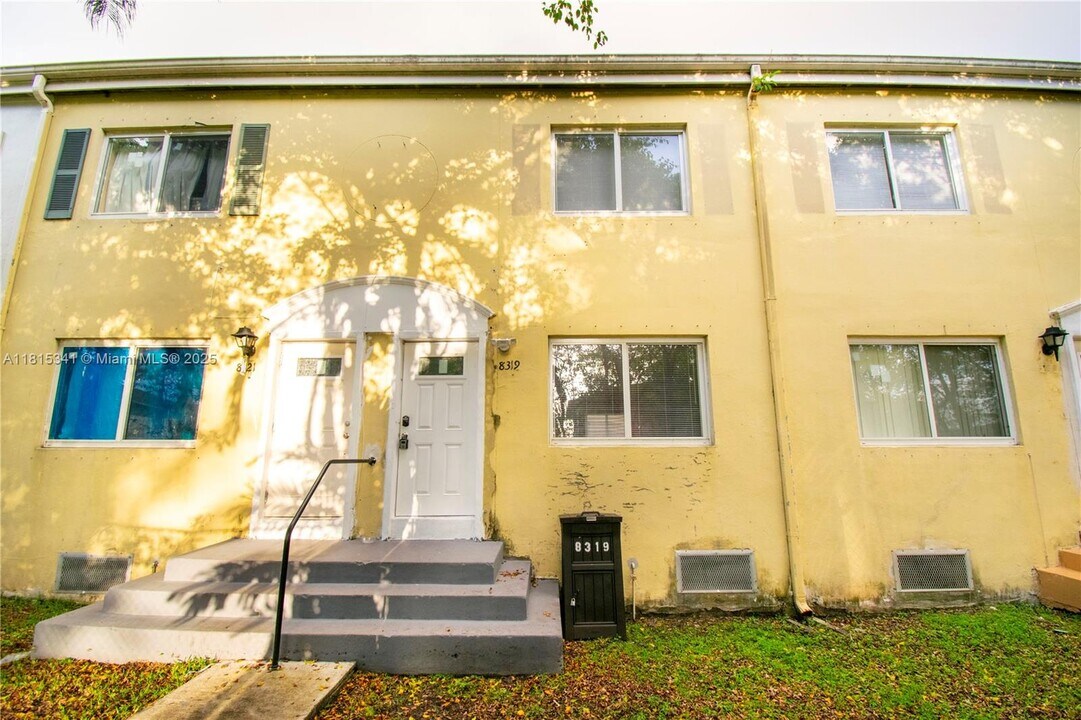 8319 NW 5th Ave in Miami, FL - Building Photo