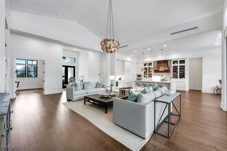 3200 Crayton Rd in Naples, FL - Building Photo - Building Photo