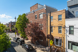 1183 S 11th St in Philadelphia, PA - Foto de edificio - Building Photo