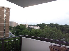 4620 N Park Ave in Chevy Chase, MD - Building Photo - Building Photo