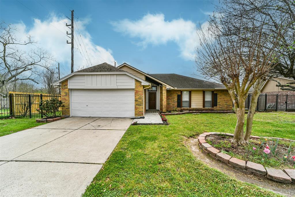8131 Split Oak Dr in Houston, TX - Building Photo