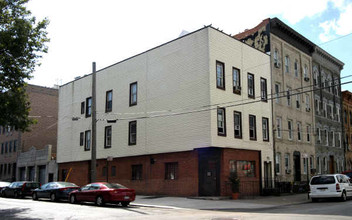 37 Driggs Ave in Brooklyn, NY - Building Photo - Building Photo