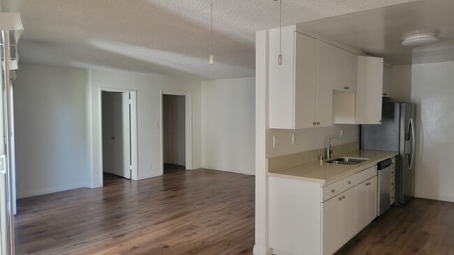 8110 Redlands St in Los Angeles, CA - Foto de edificio - Building Photo