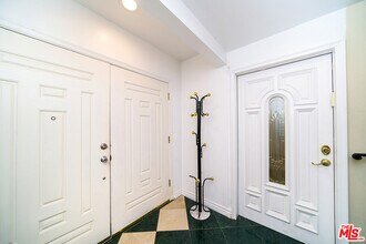 1131 S Swall Dr in Los Angeles, CA - Building Photo - Building Photo
