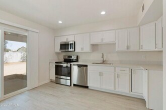 3316 E Helena Dr in Phoenix, AZ - Building Photo - Building Photo