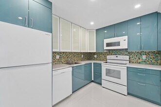 3220 Bayview Dr in Fort Lauderdale, FL - Foto de edificio - Building Photo