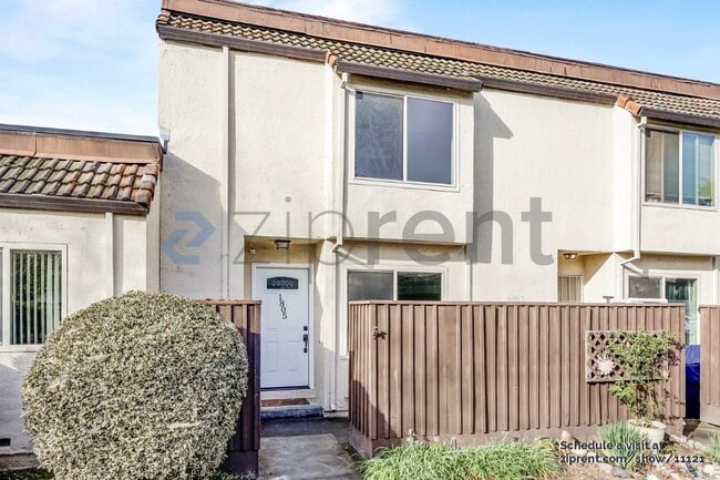 1805 Primavera Dr in Santa Rosa, CA - Foto de edificio - Building Photo