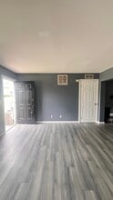215 Bower St, Unit FL 1 in Linden, NJ - Foto de edificio - Building Photo