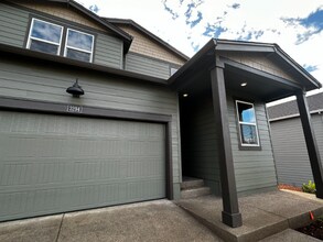 3294 Southeast 35th Street in Gresham, OR - Building Photo - Building Photo