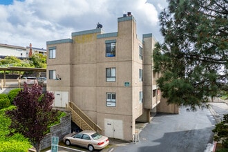 Ventana Ridge in Castro Valley, CA - Building Photo - Building Photo