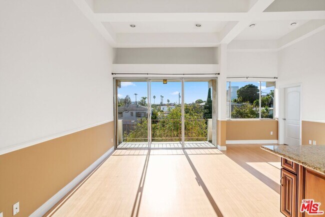 1255 Princeton St-Unit -#201 in Santa Monica, CA - Building Photo - Building Photo