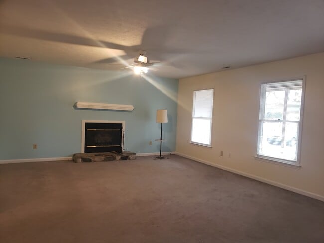 334 Woodberry Cir in Raeford, NC - Building Photo - Building Photo