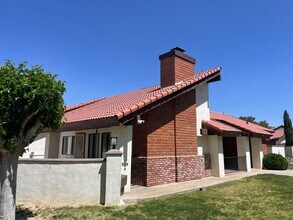 21313 Conklin Ct in California City, CA - Foto de edificio - Building Photo