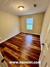 6936 Sandbur Ct in Burlington, KY - Building Photo - Building Photo