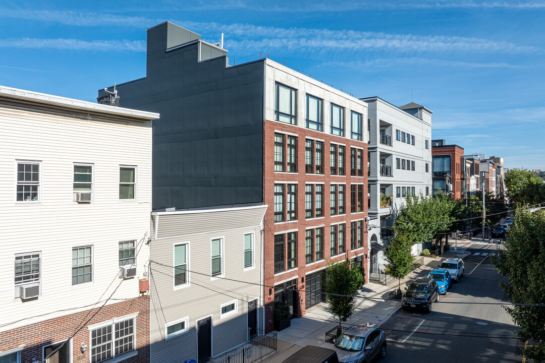 414 Jefferson St in Hoboken, NJ - Building Photo