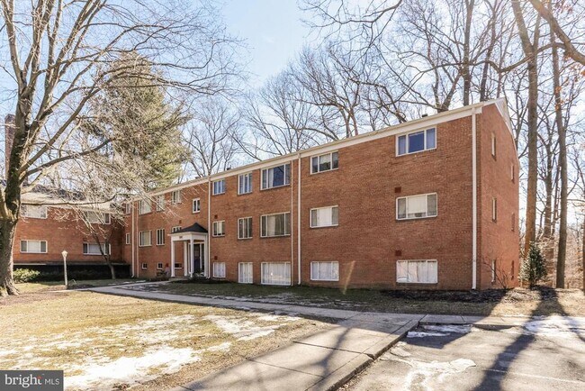 10501 Montrose Ave in Bethesda, MD - Building Photo - Building Photo