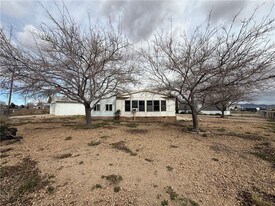 2381 E Butler Ave in Kingman, AZ - Building Photo