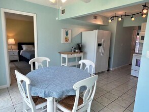 5095 Bay St NE in St. Petersburg, FL - Building Photo - Building Photo