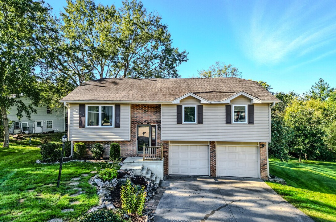 4320 W Brookview Ct in Columbia, MO - Building Photo