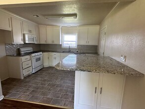 801 E Fort Worth St in Broken Arrow, OK - Building Photo - Building Photo