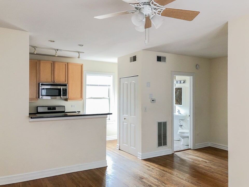 3820 N Sheffield Ave, Unit 3W in Chicago, IL - Building Photo