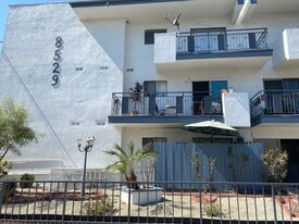 8529 Willis Ave in Panorama City, CA - Building Photo