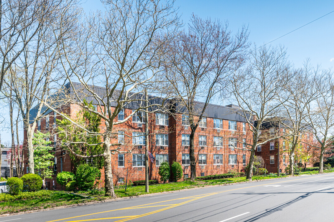 Horizon House in Great Neck, NY - Foto de edificio