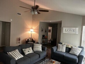13713 Lazy Oak Dr in Tampa, FL - Building Photo - Building Photo