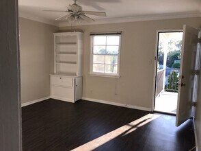 611 Levering Ave in Los Angeles, CA - Building Photo - Interior Photo