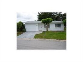 6680 NW 16th St in Margate, FL - Building Photo