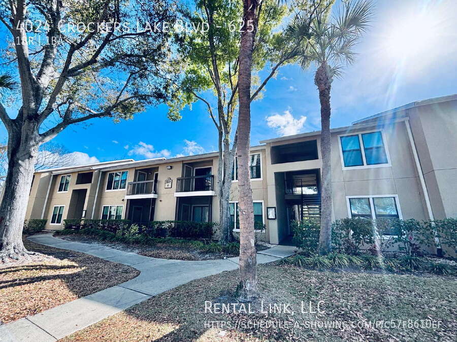 4024 Crockers Lake Blvd in Sarasota, FL - Building Photo