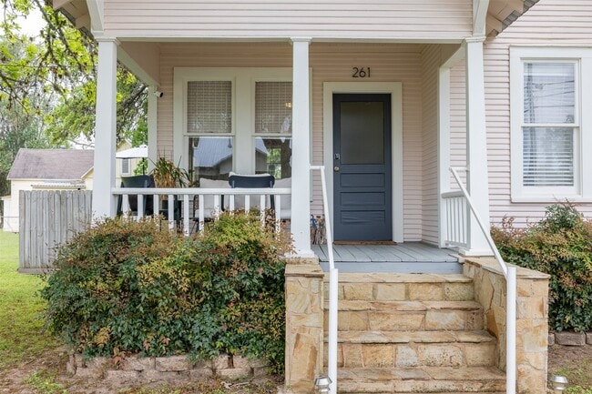 261 N Water St in La Grange, TX - Building Photo - Building Photo