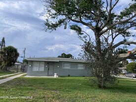 300 W Rutgers St in Melbourne, FL - Building Photo