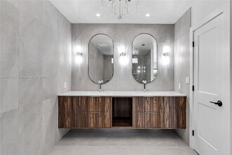 6409 Windmill Gate Rd in Miami Lakes, FL - Building Photo - Building Photo
