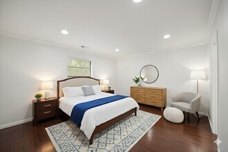 8285 Kingsbrook Rd in Houston, TX - Building Photo - Building Photo