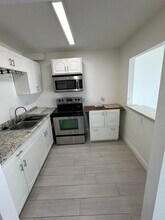 555 Purdy Ln-Unit -106 in Palm Springs, FL - Building Photo - Building Photo