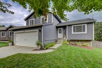 17904 Karen Cir in Omaha, NE - Building Photo - Building Photo