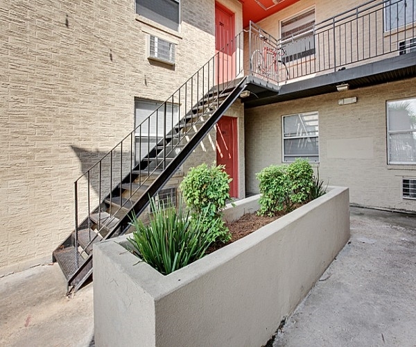 Liberty Park Apartments in New Orleans, LA - Building Photo