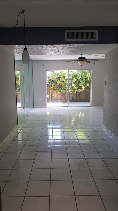 803 W Oakland Park Blvd, Unit A-10 in Wilton Manors, FL - Foto de edificio