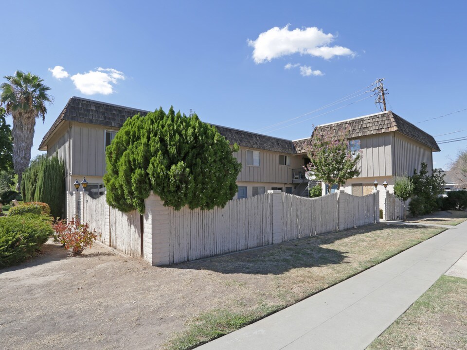 3395 E Sierra Madre Ave in Fresno, CA - Building Photo