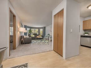 Lemay Lake Apartments in Eagan, MN - Foto de edificio - Interior Photo