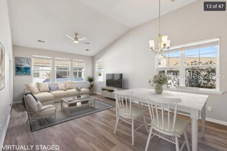 320 Corn Ml Wy in Bluffton, SC - Foto de edificio - Building Photo