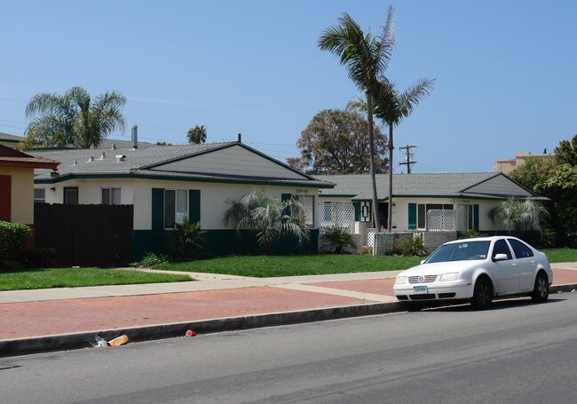 1157-1163 Felspar St in San Diego, CA - Foto de edificio - Building Photo
