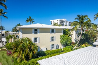 Chateau of Naples in Naples, FL - Foto de edificio - Building Photo